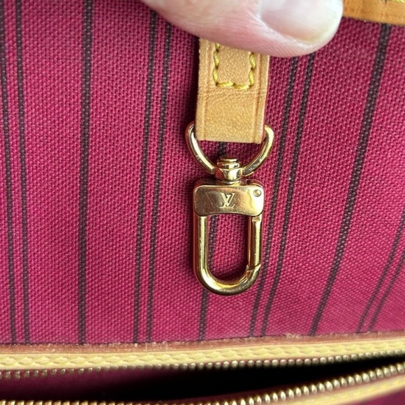 Louis Vuitton Neverfull MM - Picture 11 of 13